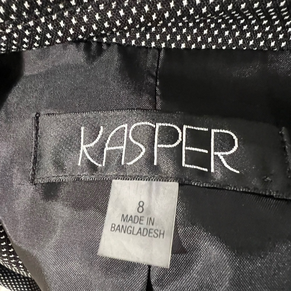 Black and white polka dot patterned blazer by Kasper. Size 8 - Picture 4 of 4